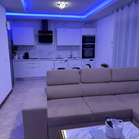 Johnny Apartment
